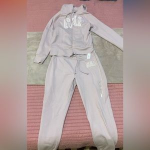 GAP Women's Pink Sweater Set